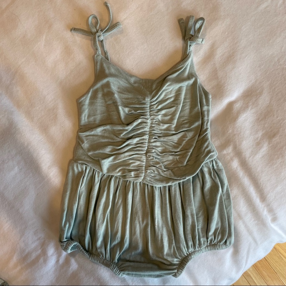 Kate Quinn 3-6 month bundle- two bubble rompers + 1 gauze set